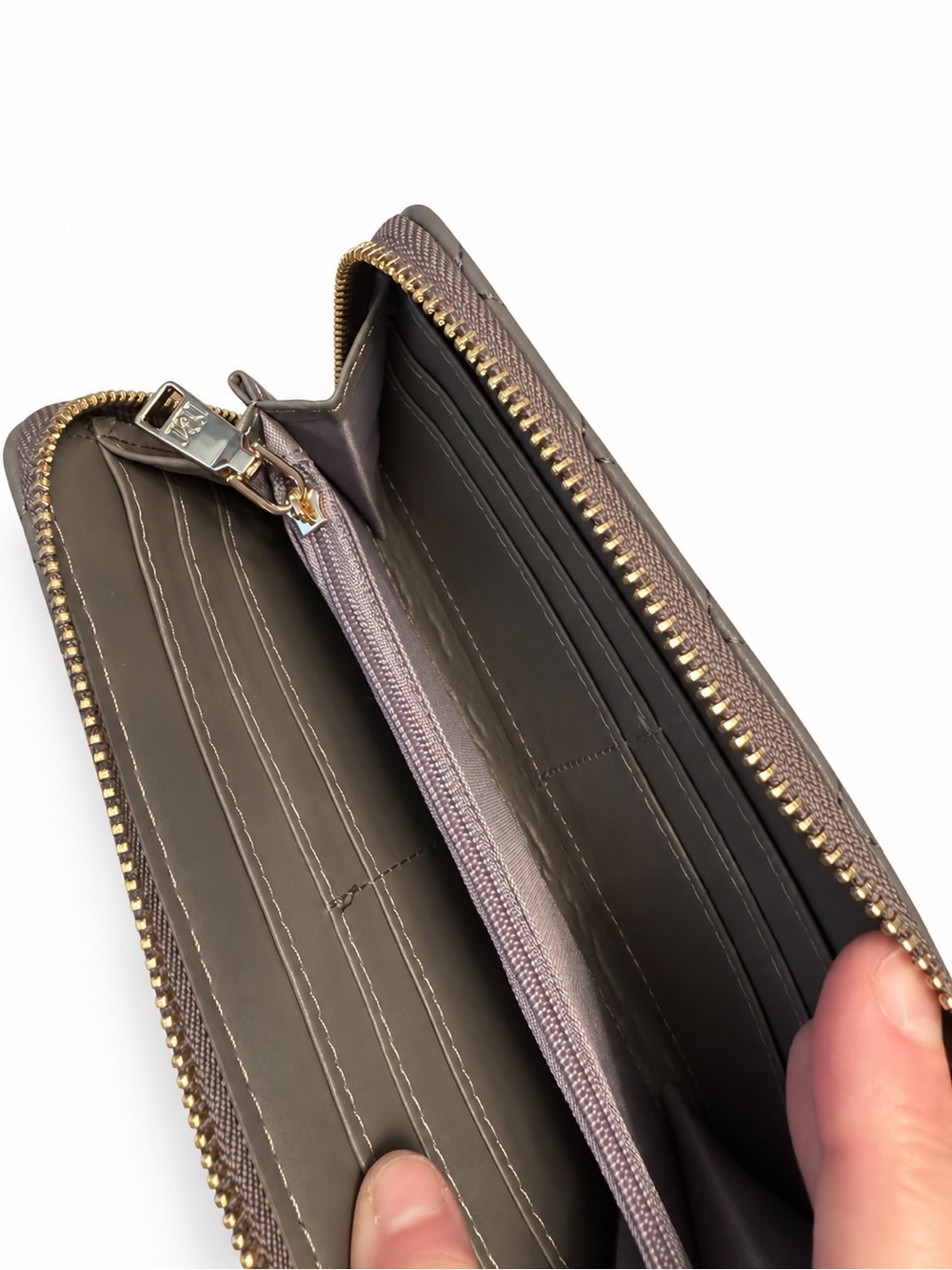 Badgley Mischka Gray Quilted Vegan Leather Zip Around Wallet NWT - Picture 4 of 5
